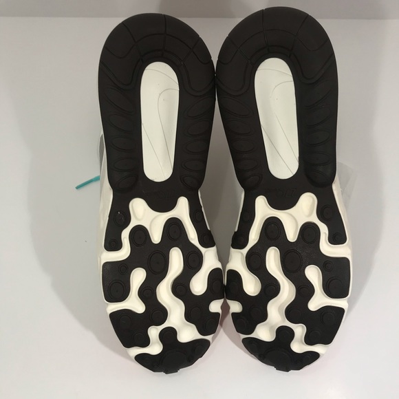 Nike Air Max 270 - Picture 6 of 8